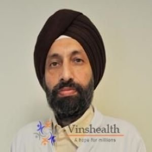 Dr. Aman Popli, Dentist in Delhi - Expert Care and Compassionate Treatment